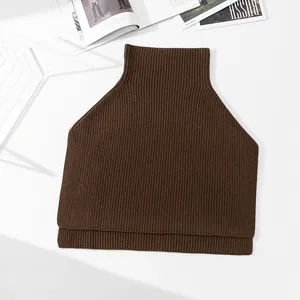 Élégant poncho à col roulé en maille côtelée marron pour l'automne-hiver
