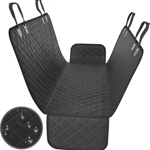 Housse de siège auto imperméable matelassée noire pour chien protection arrière.