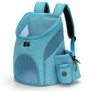 Vue détaillée d'un sac à dos de transport bleu clair pour animaux avec filet respirant