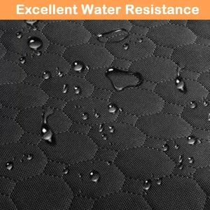 Gros plan du tissu matelassé hexagonal noir imperméable pour housse de siège d'auto