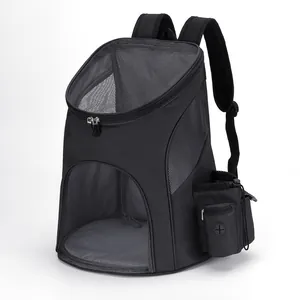 Vue latérale d'un sac à dos de transport noir respirant pour animaux avec filet et poche