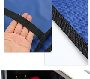 Gros plan du tissu Oxford imperméable et de la sangle élastique d'un couvre-siège pour chien.