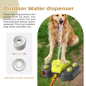Aspersor de agua para perros con detalles de boquilla y vista de uso en exterior.