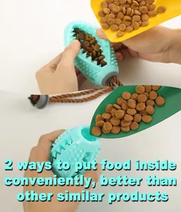 Jouet distributeur de nourriture pour chien rempli de croquettes avec une pelle