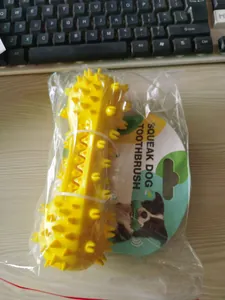Jouet brosse à dents sonore jaune pour chien dans son emballage plastique transparent