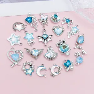 Blaue Glasanhänger in Stern- Mond- und Herzform für DIY Halsketten und Armbänder Schmuck.