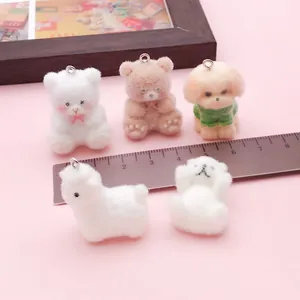 Detalle de dijes de animales flocados 3D con regla para escala de joyería DIY hoy