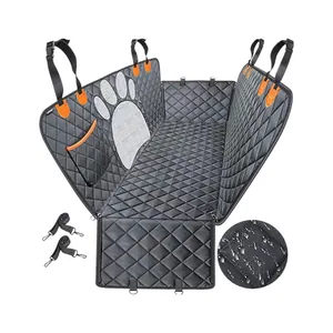 Couverture imperméable noire pour chien avec motif patte matelassé et sangles de sécurité