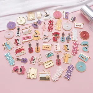 Collection de breloques en émail sur le thème de la musique pour bijoux DIY
