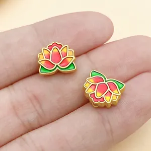 Leuchtend rote und orangefarbene Lotusblüten-Anhänger aus Legierung für DIY-Schmuck.