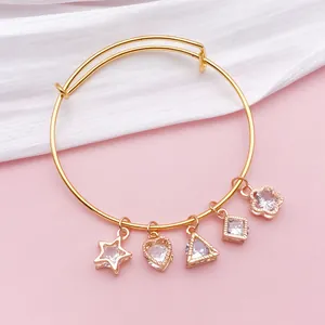 Goldenes Armband mit Kristallanhängern in Herz-, Stern- und Dreiecksform für DIY-Schmuck