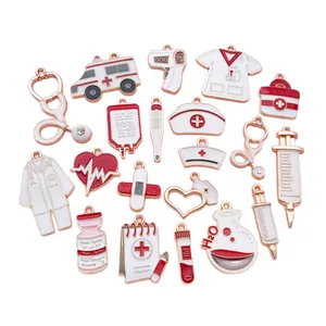 Medizinische Emaille-Anhänger-Kollektion mit Krankenschwester-Hut und Spritze für DIY-Schmuck