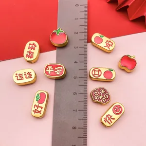 Hochwertige goldene Emaille-DIY-Perlen mit chinesischen Segenssprüchen und Lineal.