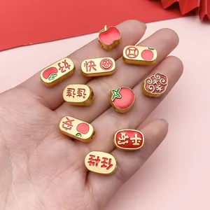 Nahaufnahme von chinesischen Emaille-Perlen für DIY-Schmuckherstellung
