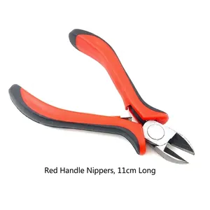 Detailansicht der 11 cm langen Seitenschneider mit rotem Griff für DIY-Schmuck