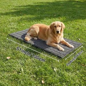 Vue détaillée montrant les dimensions 130cm x 63cm d'une couverture grise pour chien