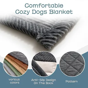 Vue détaillée de la couverture douillette pour animaux avec texture et dos antidérapant.