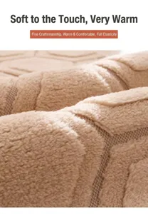 Detalle de primer plano de suave alfombra de felpa beige para mascotas con relieve acolchado