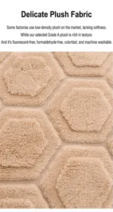 Detalle macro de la suave textura de felpa de nido de abeja de una cama redonda para mascotas