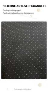 Vista dettagliata delle particelle di silicone antiscivolo sul fondo della cuccia per animali