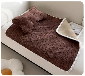 Vue détaillée de la couverture en peluche pour animaux avec motif géométrique et oreiller