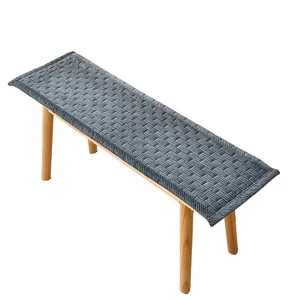Coussin de banc long en velours côtelé gris épais et antidérapant sur tabouret bois