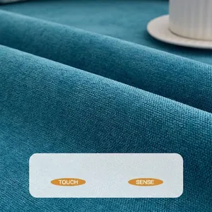 Gros plan sur un tissu en chenille bleu imperméable pour housse de canapé