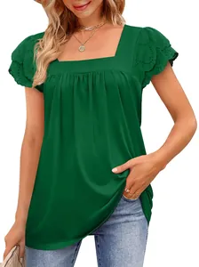 Elegante grüne Damenbluse mit Karree-Ausschnitt und gerüschten Ärmeln mit Lochstickerei
