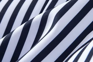 Primer plano macro de la textura de la tela a rayas blancas y negras para blazer