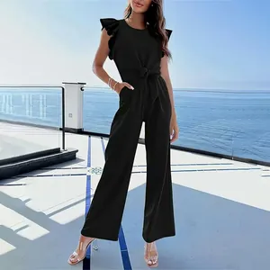 Elegante zwarte jumpsuit met wijde pijpen, ruchesmouwen en strikceintuur voor dames