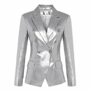 Elegante blazer cruzado de piel sintética plateada metalizada con solapa muesca