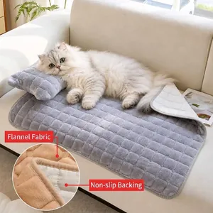 Tapis de lit en flanelle pelucheuse pour animaux avec envers antidérapant.