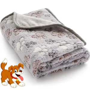 Manta suave de forro polar para mascotas con huellas para una cama cómoda de perro