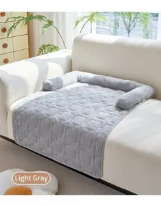 Detalle del tapete de pana gris claro para sofá de mascotas con soporte lateral cómodo