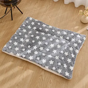 Manta gris acogedora para mascotas con estrellas blancas para camas cálidas de perros