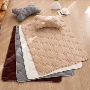 Tapis de peluche pour animaux de compagnie avec motif en nid d'abeille et oreiller
