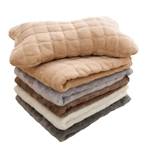 Couvertures et coussins en peluche matelassée pour animaux en couleurs neutres