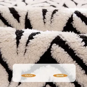 Tapis en peluche pour animaux avec motif zèbre noir et blanc, texture épaisse et douce