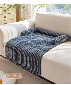 Detailansicht der dunkelgrauen Plüsch-Haustiermatte mit Streifentextur für Sofas