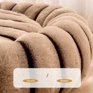 Dettaglio macro ravvicinato del morbido letto per animali in peluche con texture