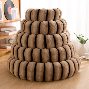 Lussuose cuccette calde per animali in quattro dimensioni con design in peluche a righe