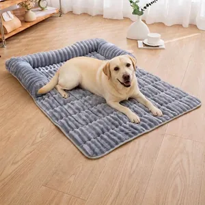 Tapis en Flanelle à Rayures pour Animaux Canapé Chien Antidérapant Coussin en U Lit Chat Orthopédique Lavable Couverture Chaude