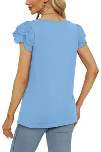 Hellblaues Kurzarm-Top für Damen mit eleganten, gestuften Ärmeln aus Lochspitze