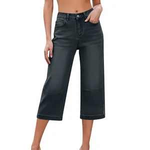 Détail de la coupe d'un jean court à jambes larges gris foncé taille haute