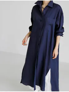 Vestido camisero largo oversize de algodón y lino azul marino con aberturas lateral