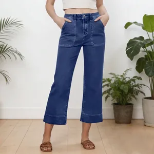 Détail du jean denim court et large pour femme bleu avec de grandes poches avant