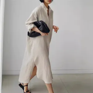 Vestido camisero de lino oversize de largo maxi con aberturas laterales y cuello
