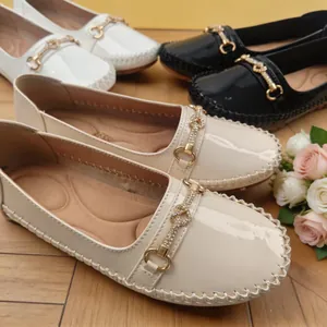 Mocasines elegantes de charol para mujer con detalle de hebilla de pedrería, tallas 36-43.