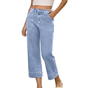 Vue détaillée du jean culotte en denim bleu clair ample pour femme avec grandes poches avant