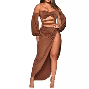 Sexy braunes schulterfreies Kleid mit Cut-Outs, hohem Schlitz und langen Ärmeln